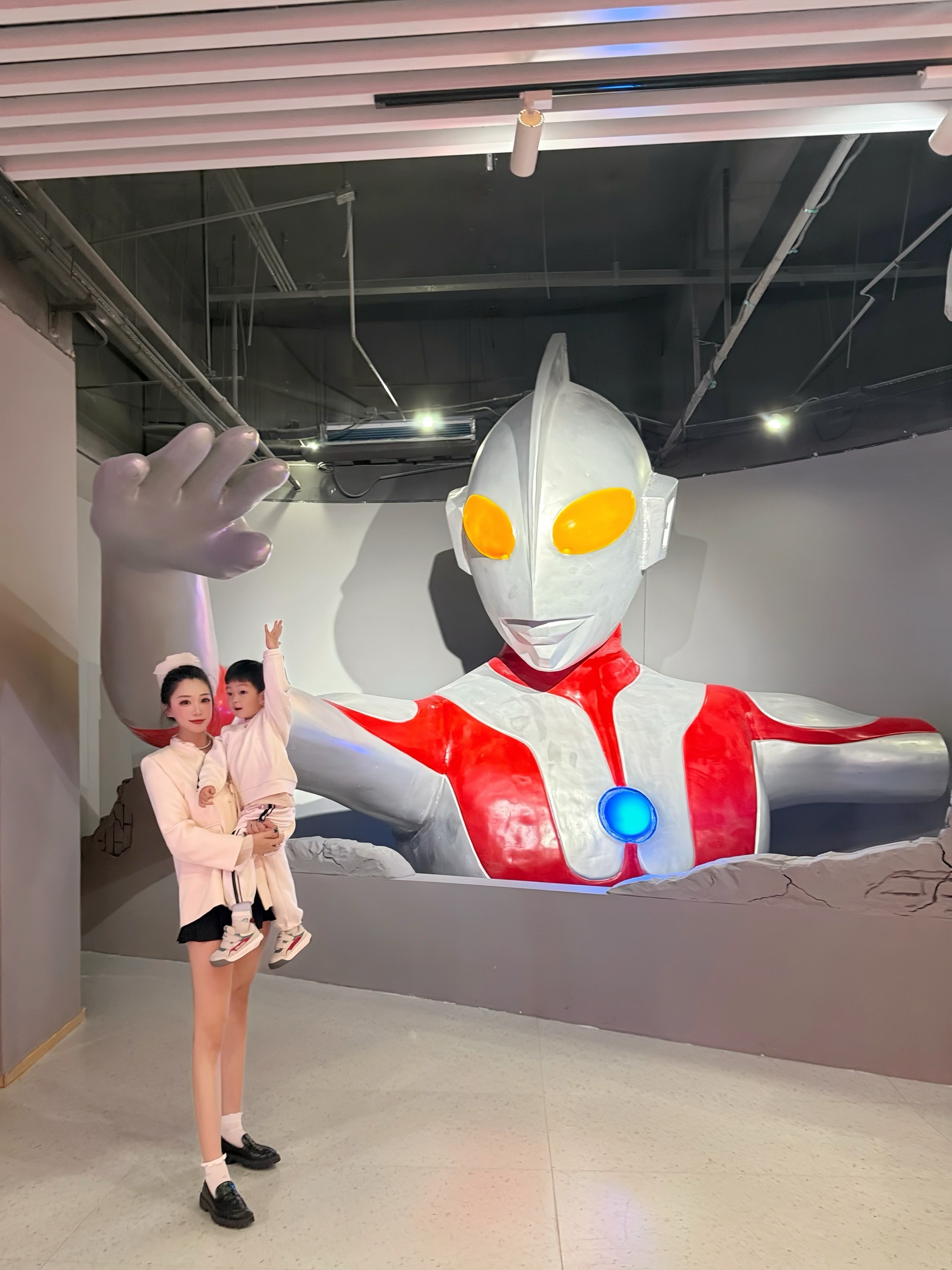 奥特曼坐地铁(奥特曼坐地铁的图片)