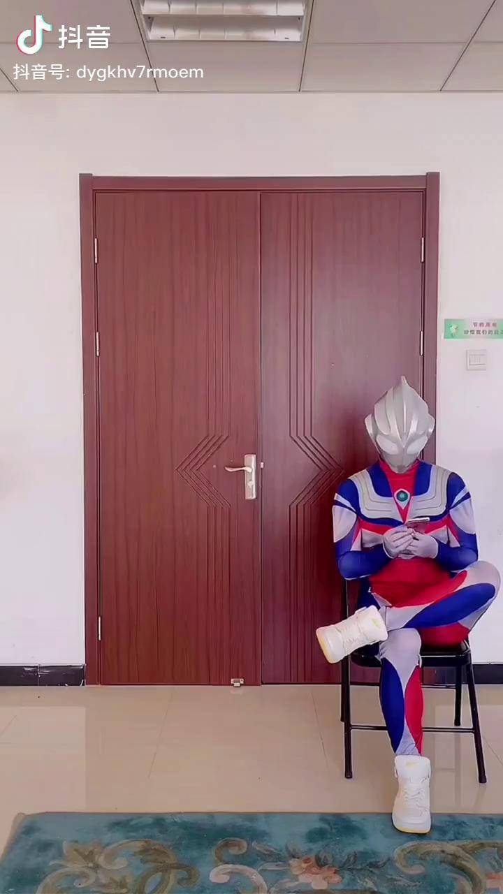 奥特曼打针(奥特曼打针搞笑视频)
