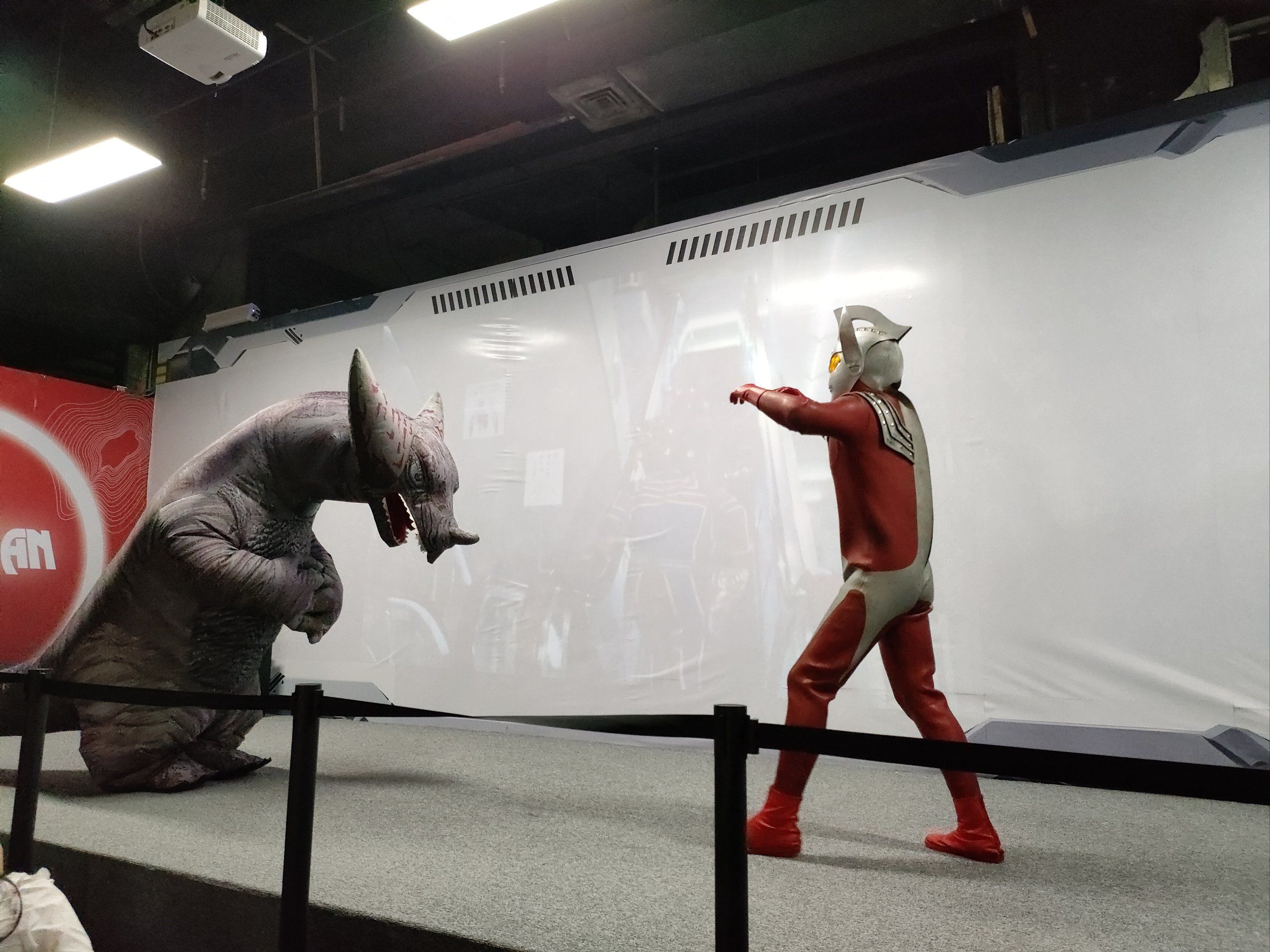 奥特曼打小怪兽谁唱的(奥特曼打小怪兽谁唱的好听)