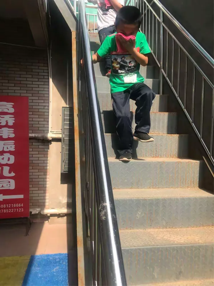 逃出电梯楼攻略(逃出电梯楼攻略视频)