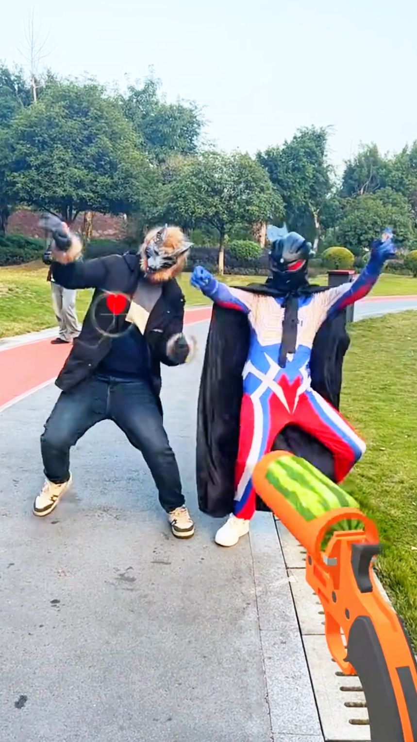 哦奥特曼打怪兽的屁股(你的奥特曼打怪兽的视频是啥样子)