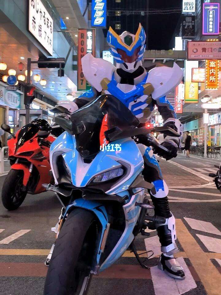 铠甲勇士胎摩托车(铠甲勇士里的摩托车是什么品牌)