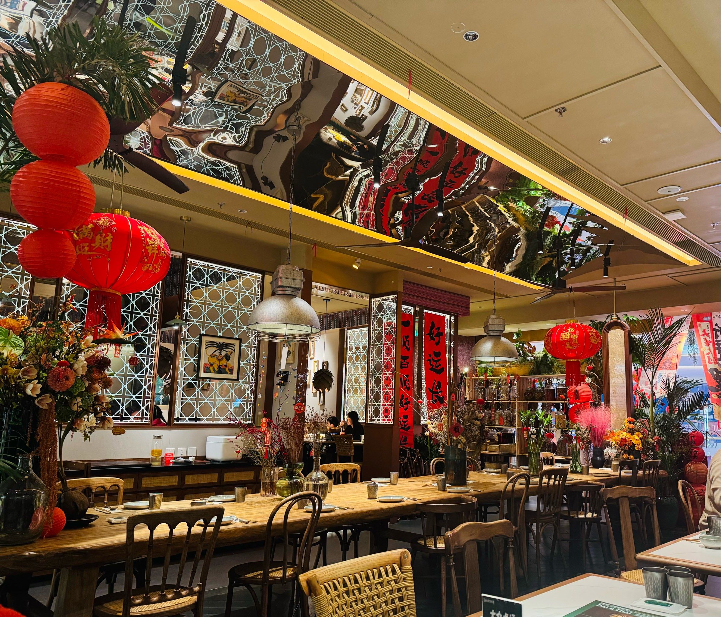 德宏梦幻餐厅(德宏民族风味餐厅怎么样)