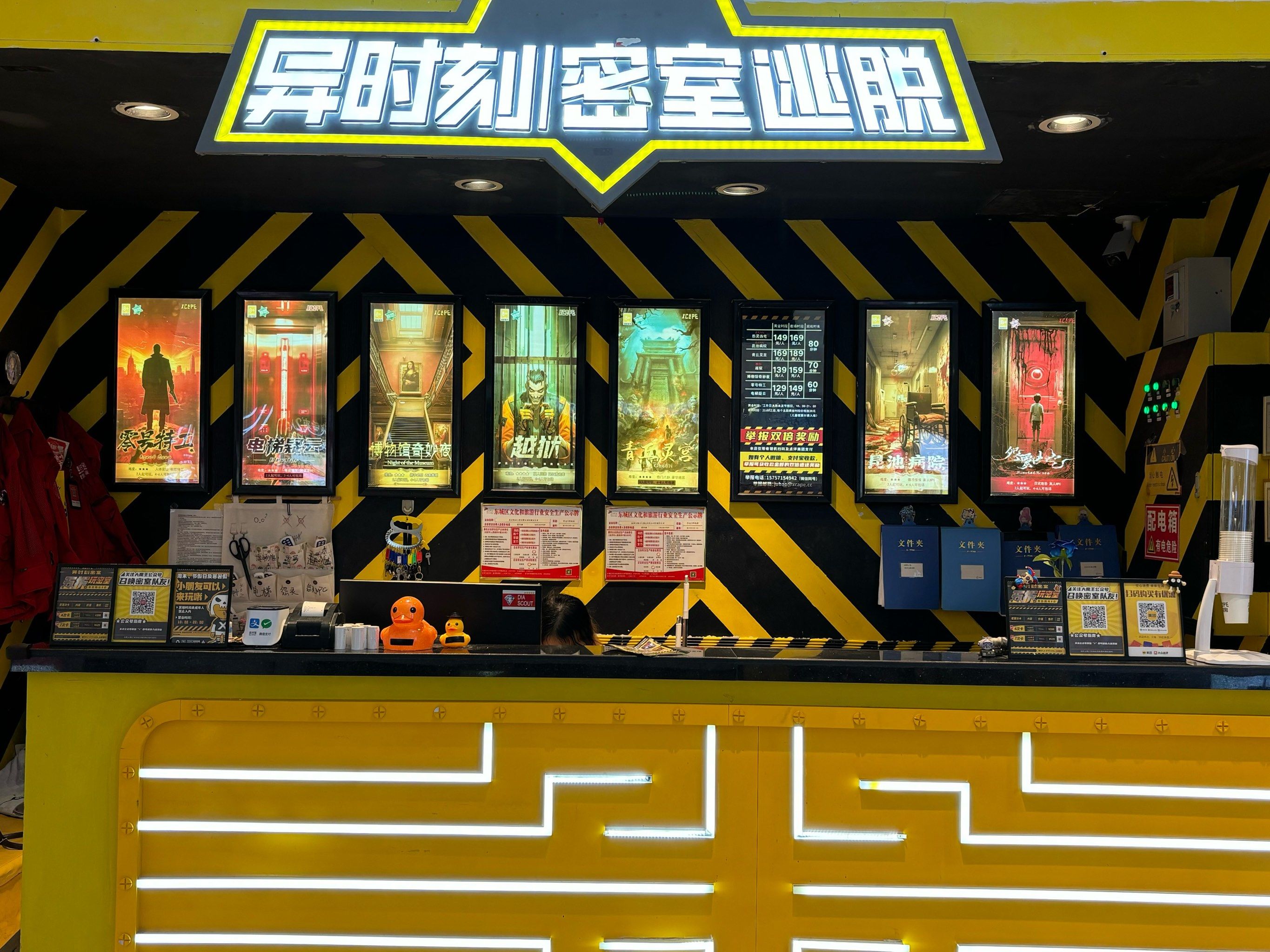 卡通屋逃脱攻略(逃离卡通房间小游戏攻略)