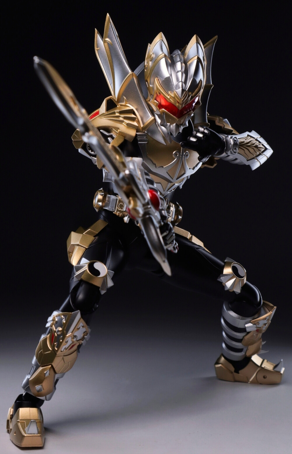 帝王铠甲勇士全集(铠甲勇士帝王铠甲变身)