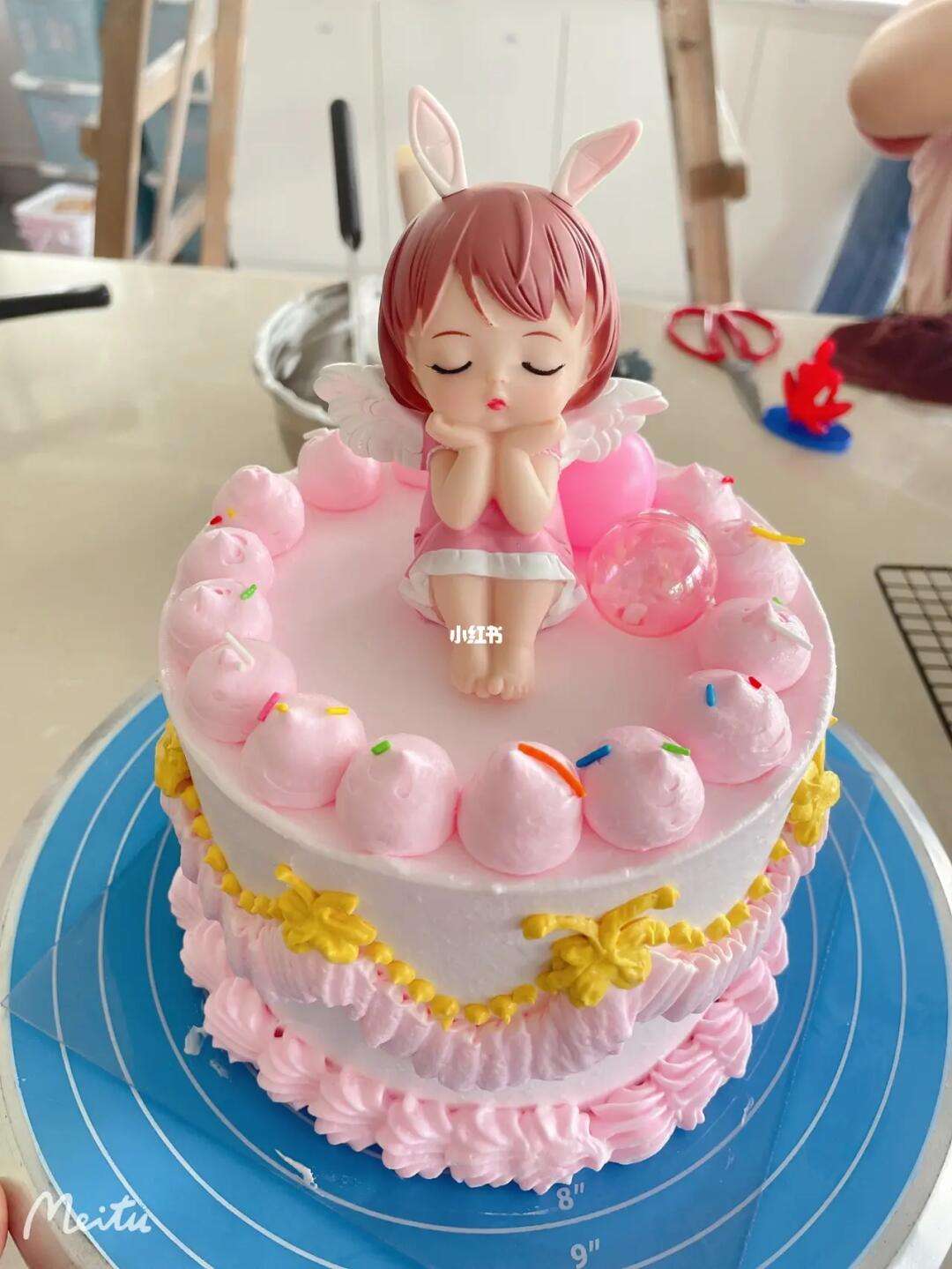 做芭比娃娃蛋糕攻略(芭比娃娃蛋糕制作过程)